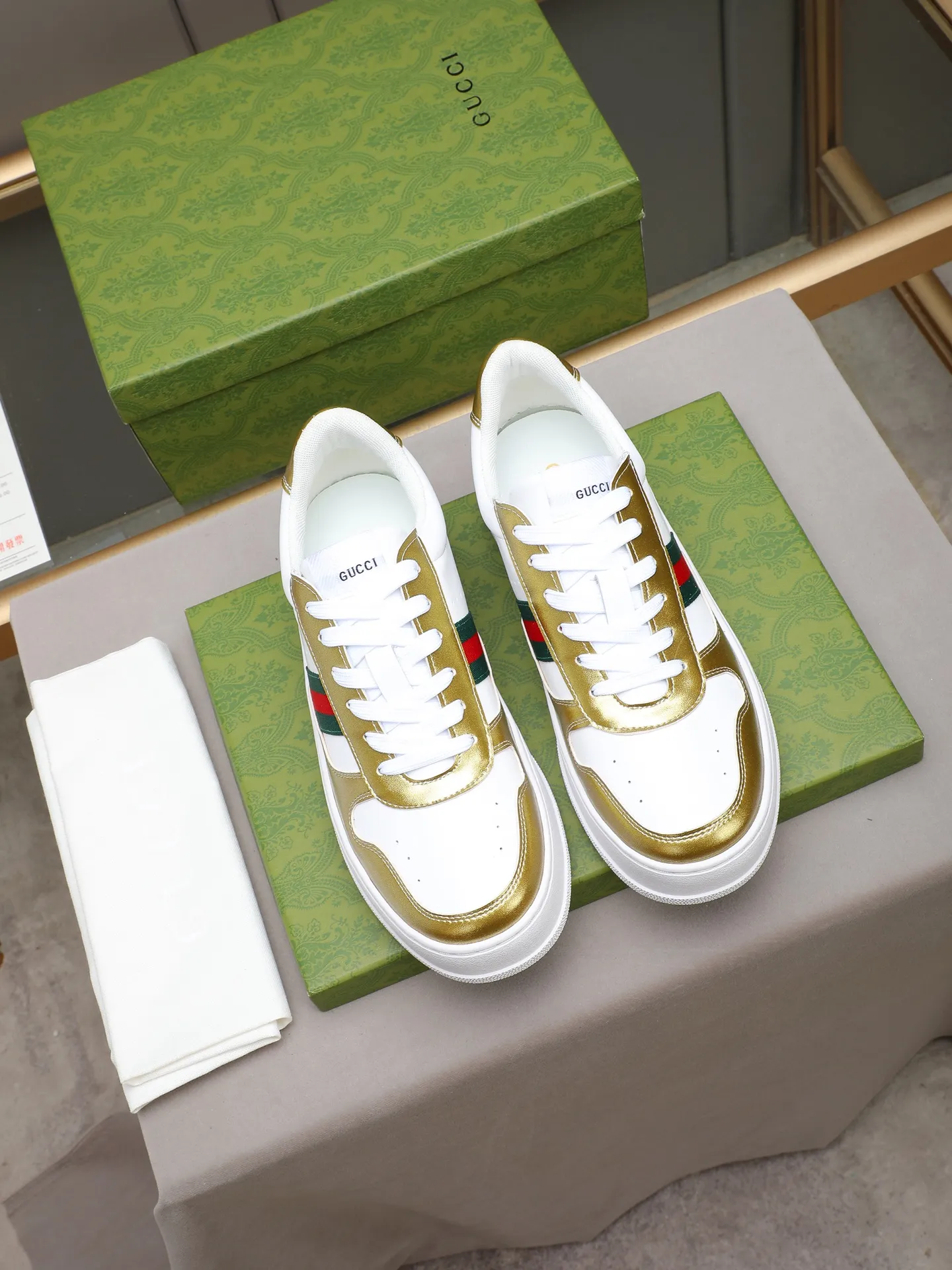 PP420 new men's shoes GUCCI fashion trend, made of first-layer calfskin➕breathable mesh lining! The foot feels super comfortable and the workmanship is impeccable. The original ultra-light outsole, size: 38-44 (45 customized), 5 colors to choose from!